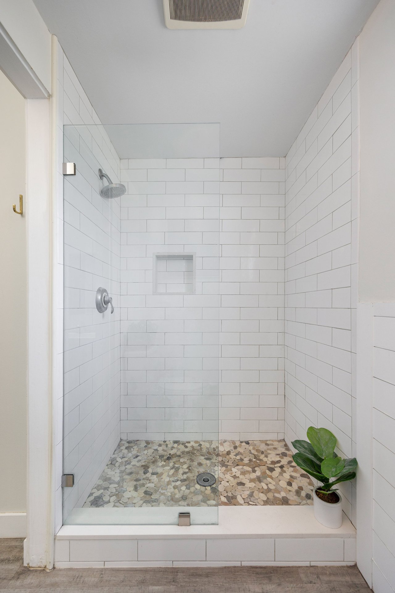100 Loma Ave #404