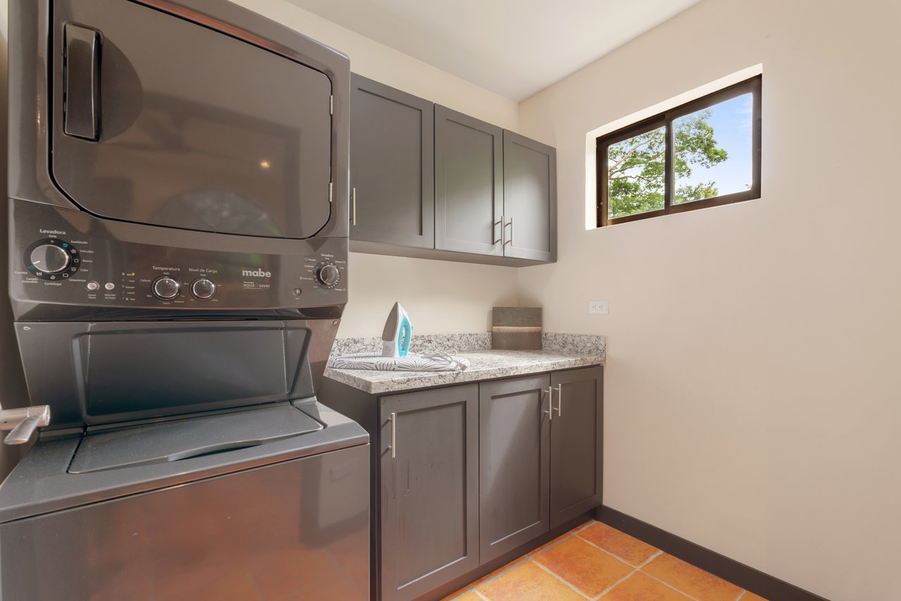 Laughing Gecko Suites | Beach Suites / Boutique Hotel For Sale