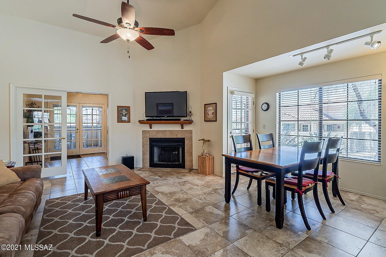 217 E Horizon Cir