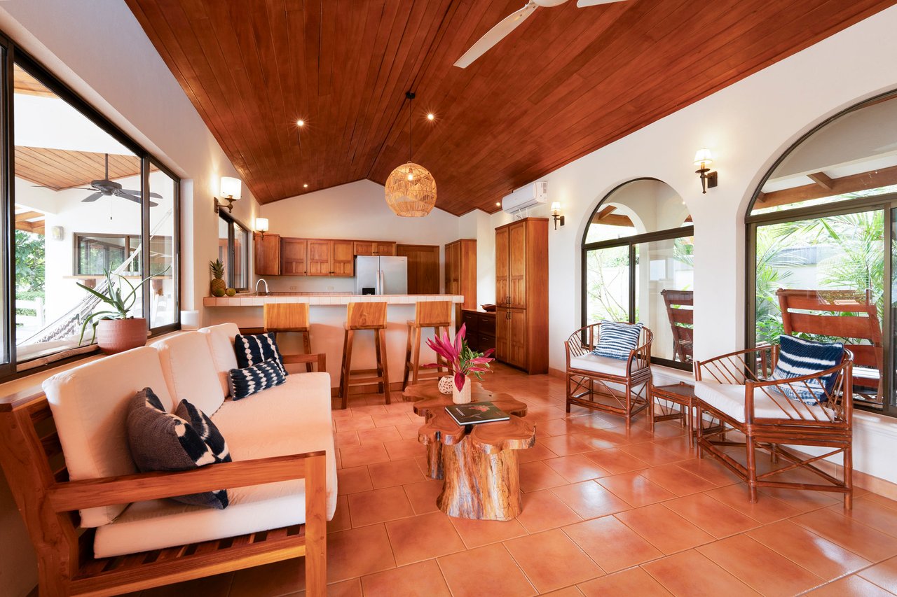 OCEAN AND MOUNTAIN VIEW 3 BEDROOM HOME WITH POOL IN LAGUNAS