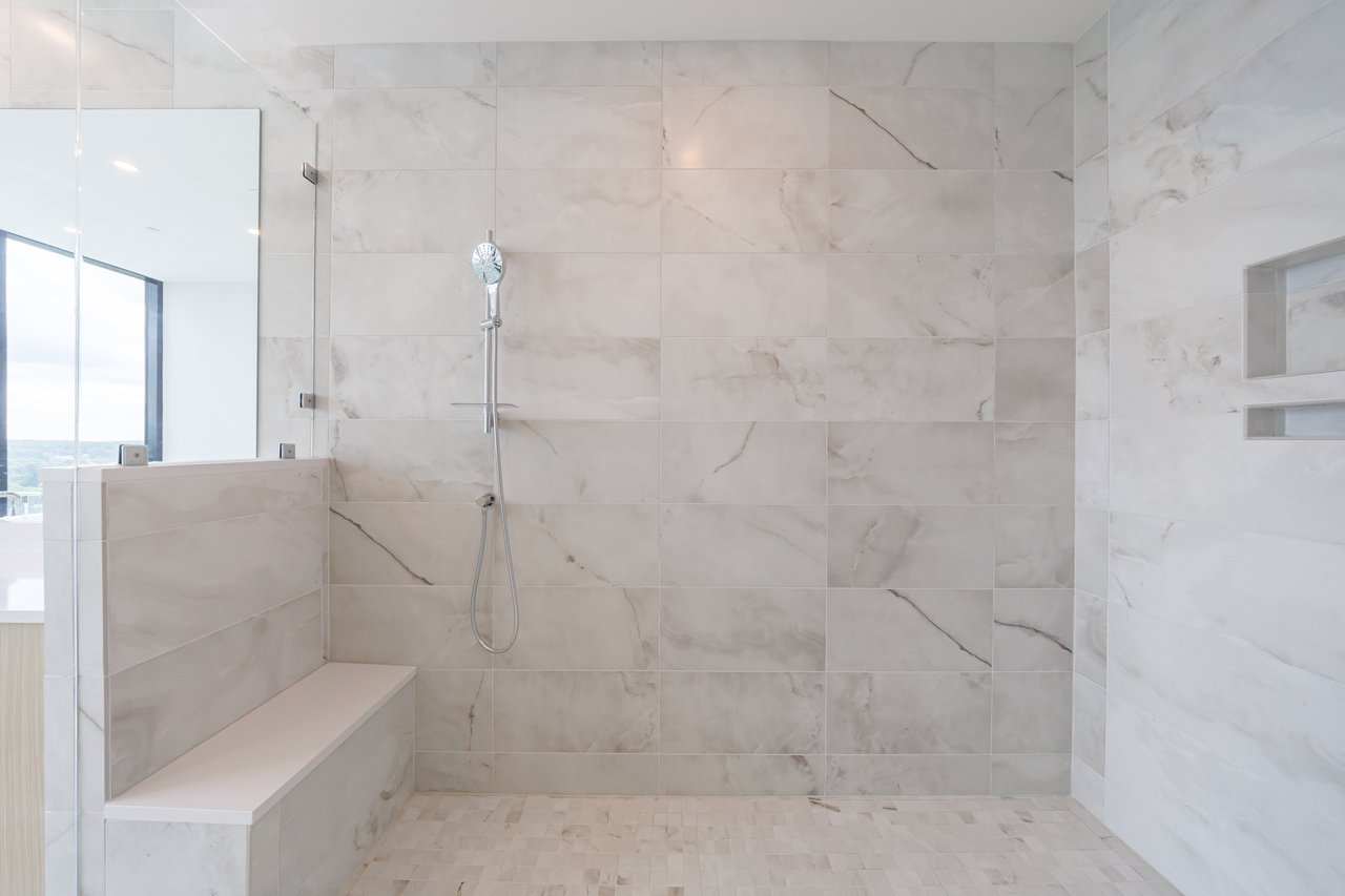 2425 Peachtree Road Unit 1806