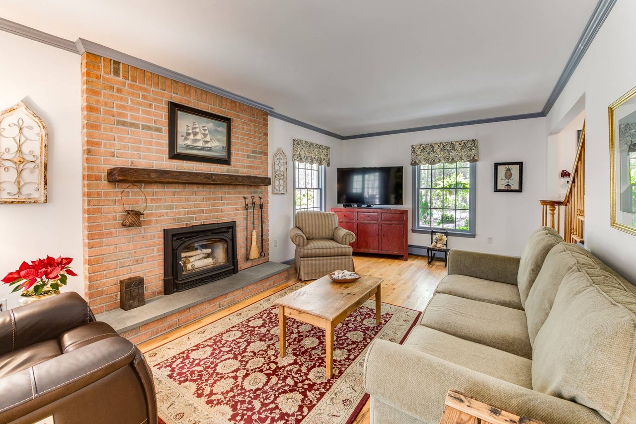 121 Mulford Ave
