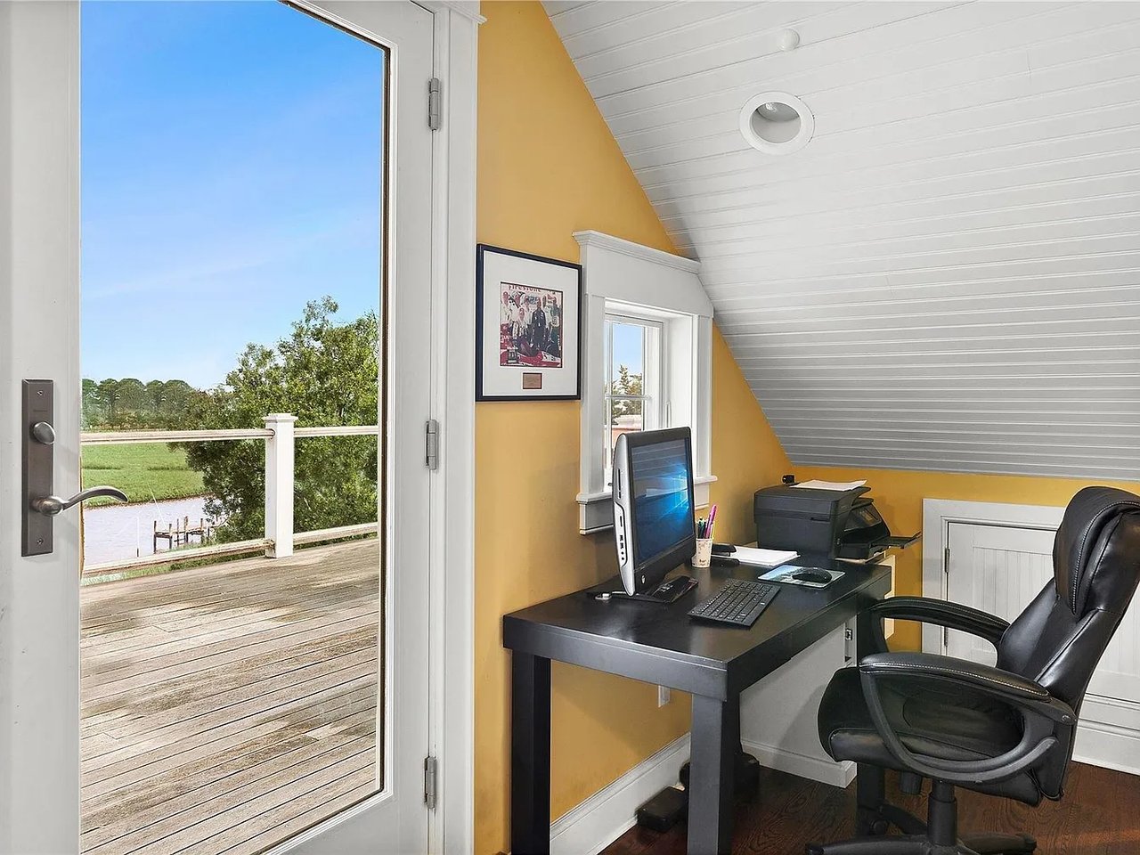 32C Honeysuckle Ln
