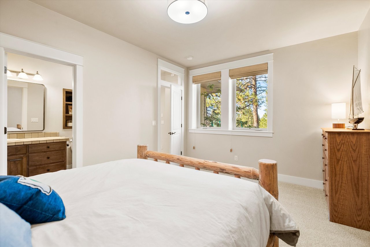 2589 NW Champion Circle