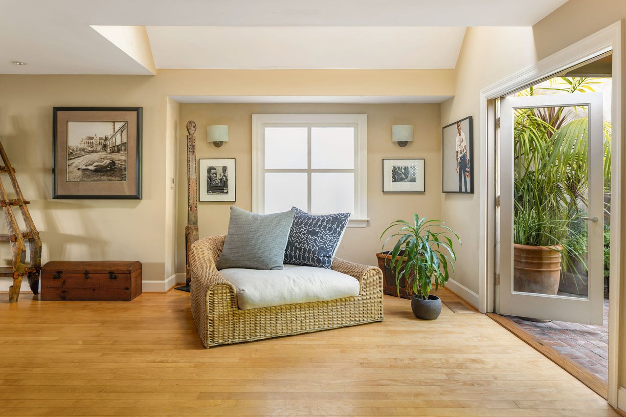 2536 Beverley Ave, Santa Monica 