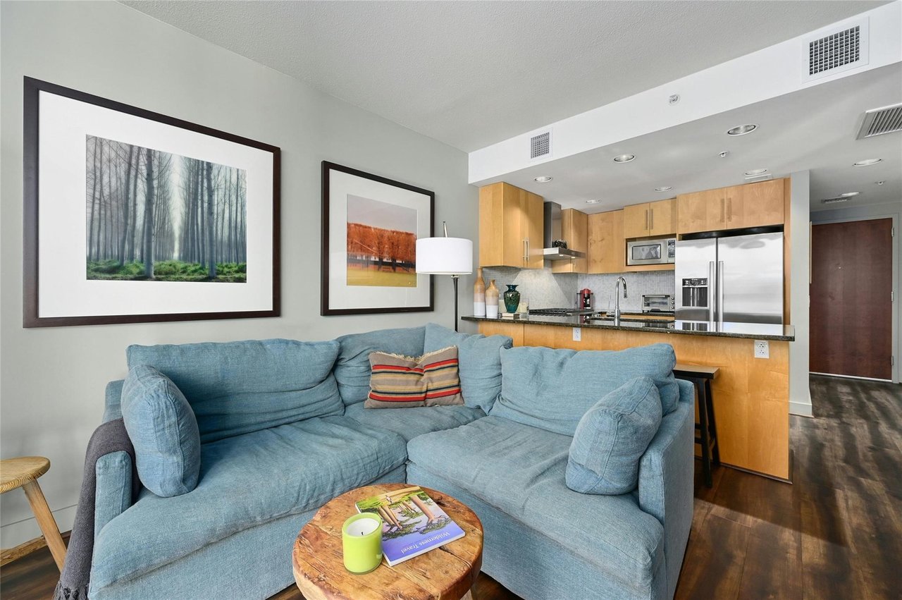 300 Bowie St APT 702