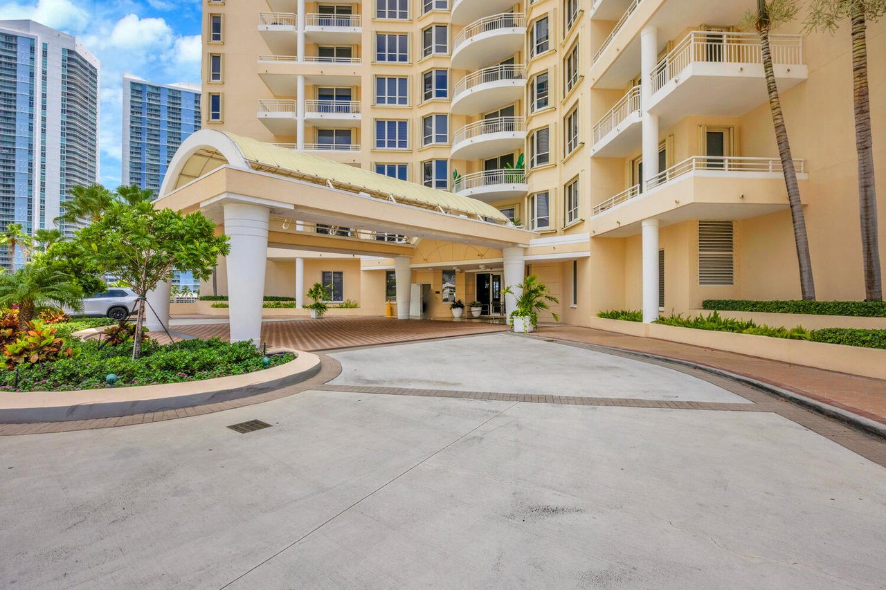 Spacious Rental in Brickell Key
