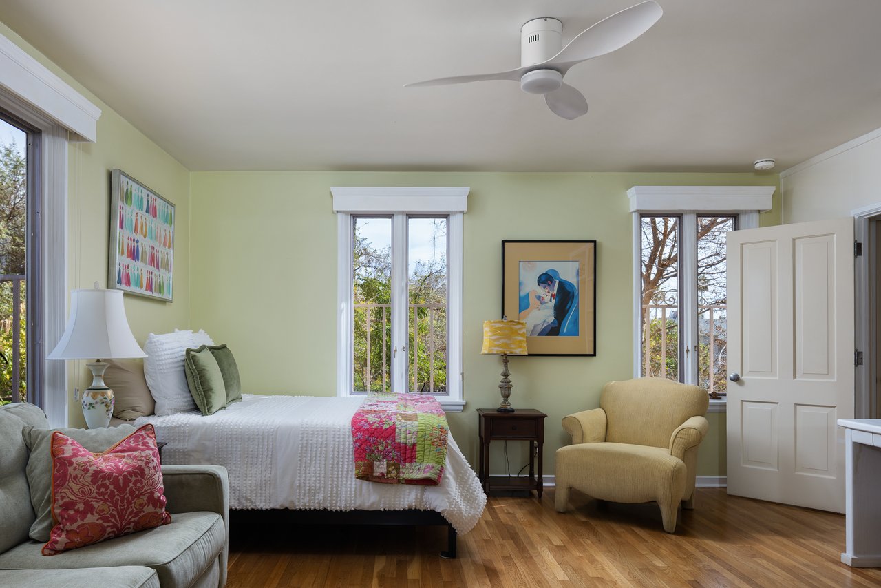 3042 N MANOR Drive E