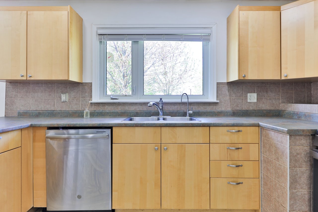 425 Plains Road W, Burlington
