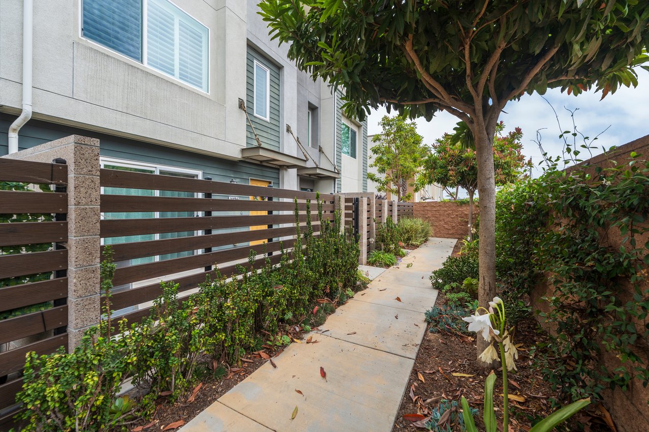 14418-5 Plum Lane