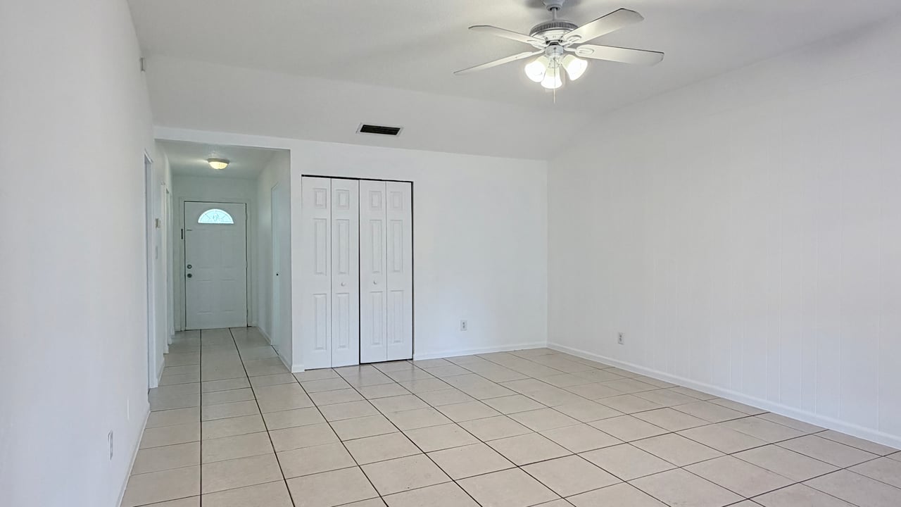 Casselberry Three-Bedroom, Two-Bathroom Duplex Unit with Private Yard