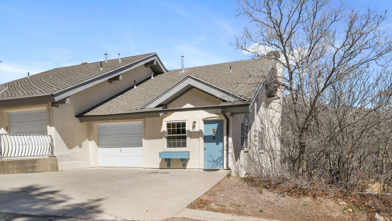 882 W Schneitter Circle