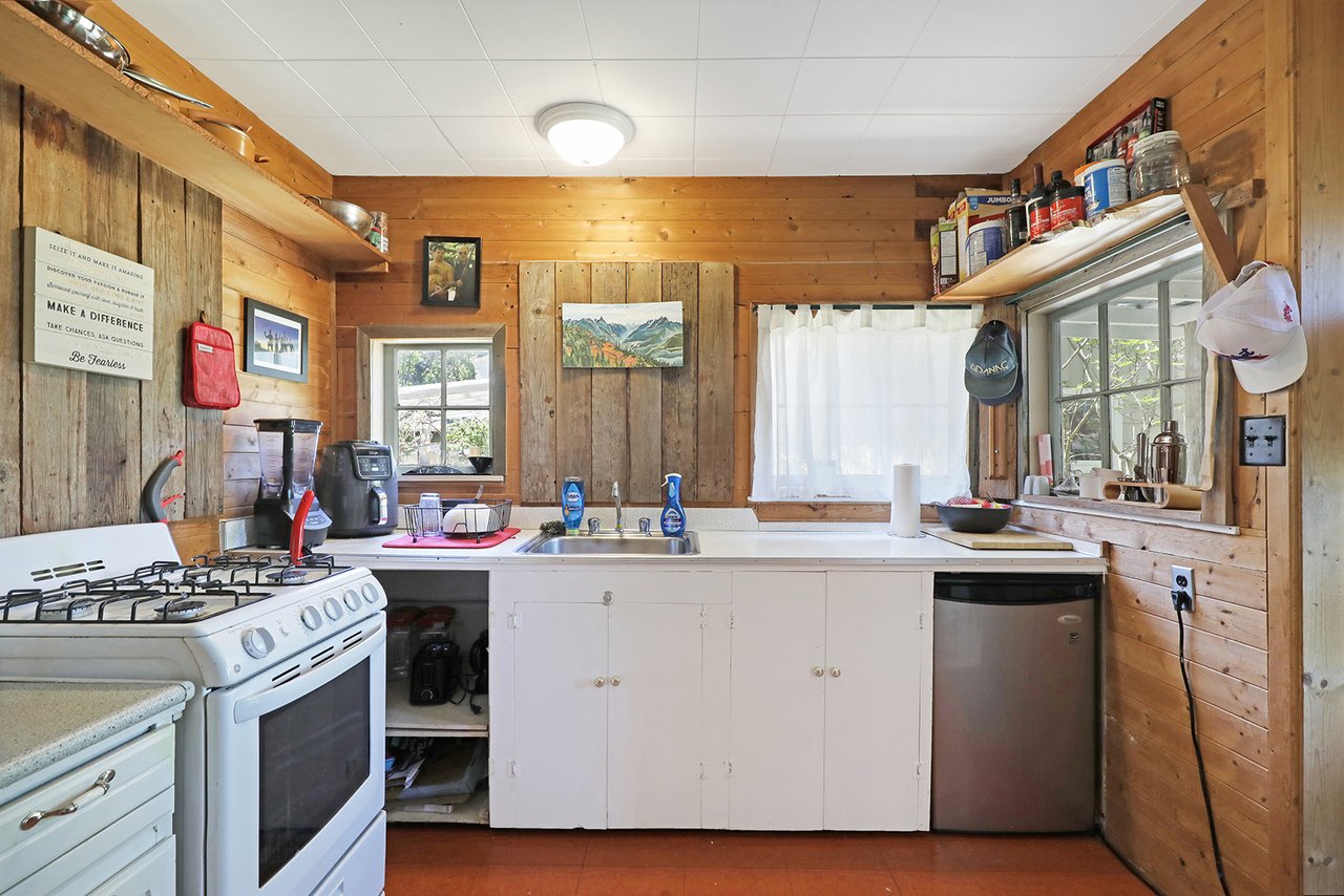 1143 Denny Rd