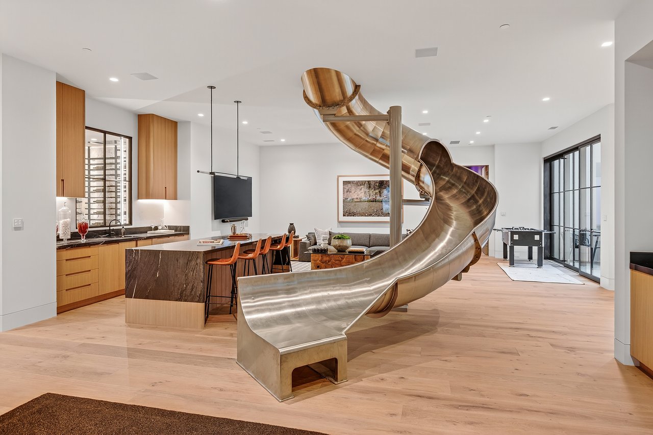 The Pinnacle of Ultra-Luxury Living in the Heart of Woodside