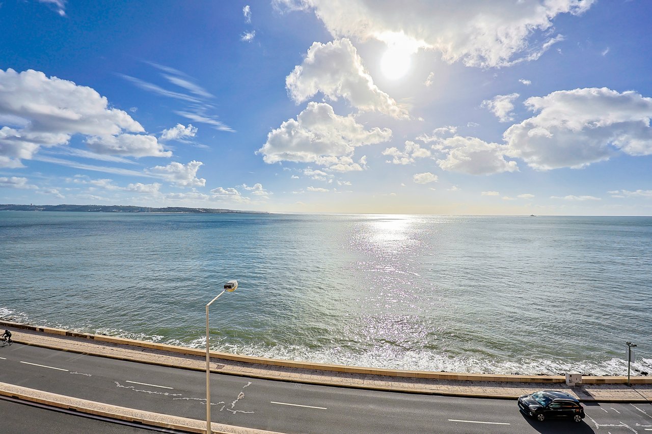 Quinta do Relógio: Historic 19th-Century Waterfront Palacete in Paço de Arcos, Oeiras