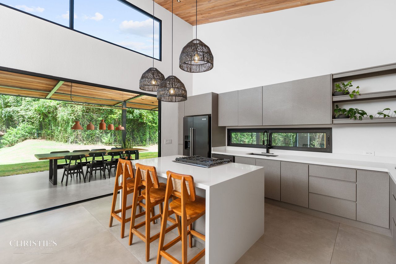 Casa Lola – Contemporary Beachside Oasis in Playa Grande