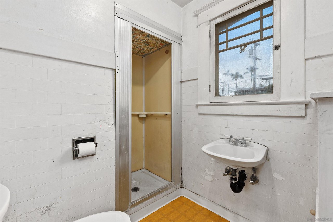 1884 Lyndon Rd San Diego, CA 