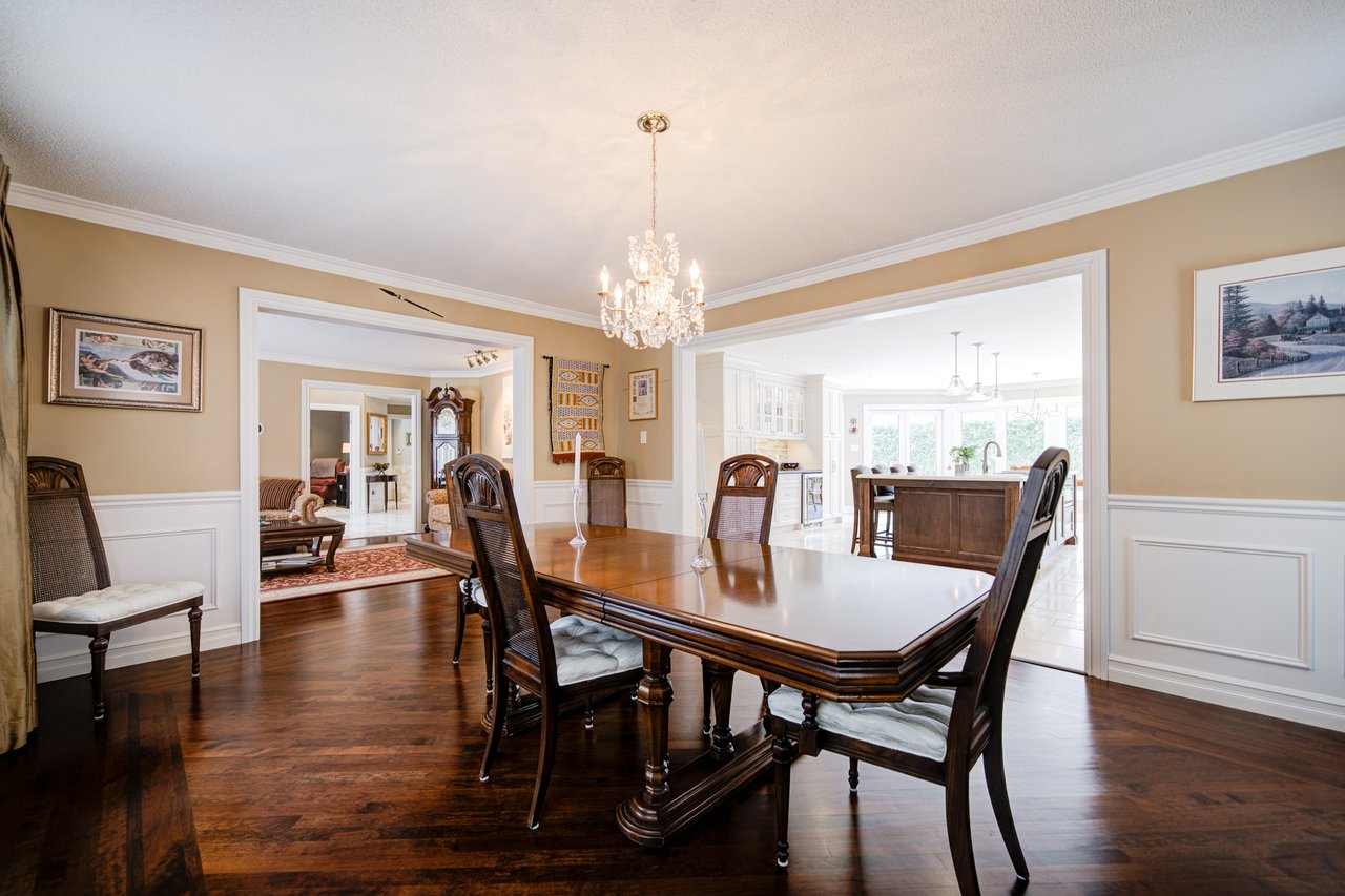 1296 Mapleridge Cres