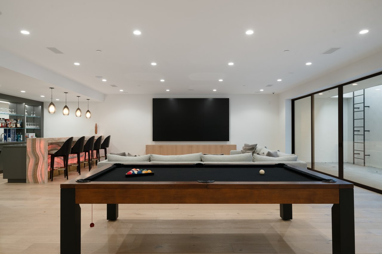 Sprawling Diamond