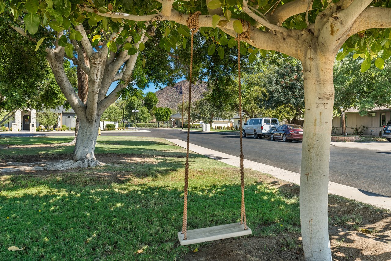 3628 N 49TH Place