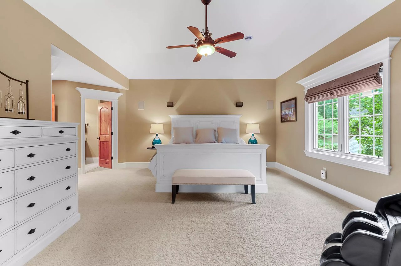 158 Abbey Springs Dr