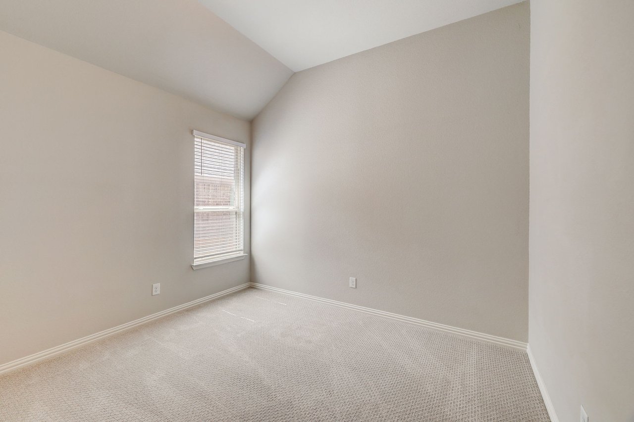 Charming single-story home in the desirable Paloma Lake in RR that backs to a greenbelt!