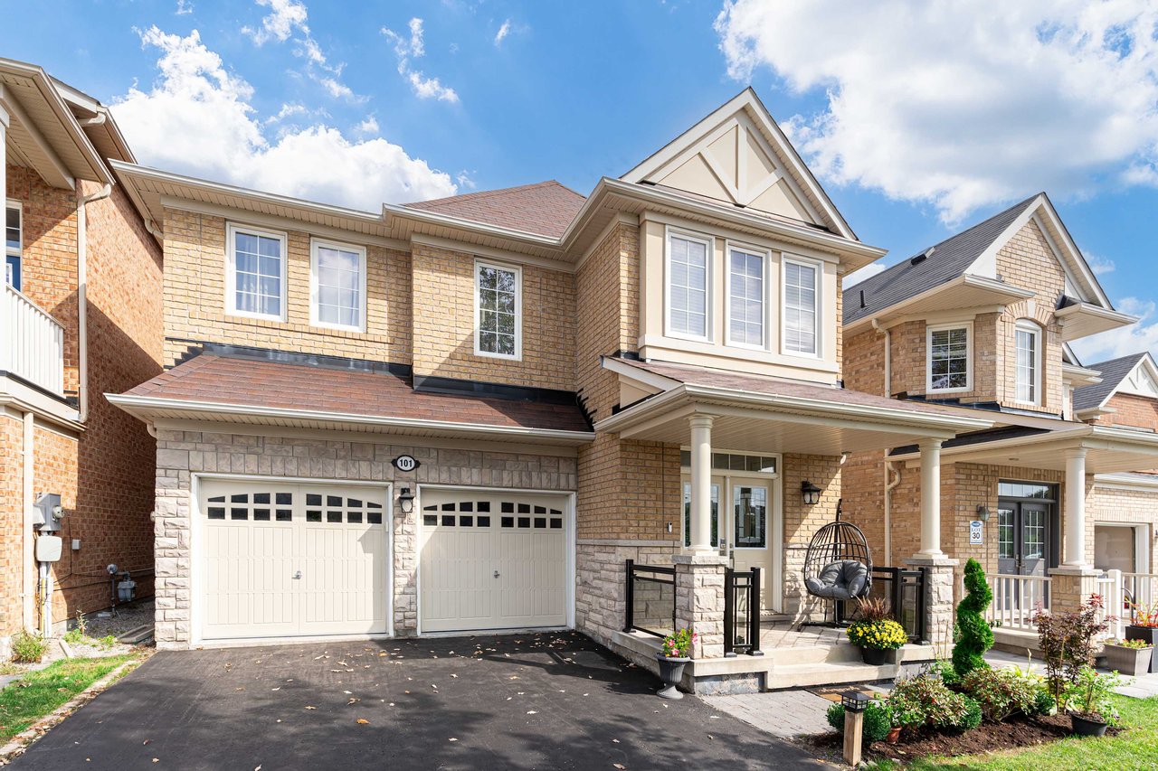 101 Fernglen Crescent