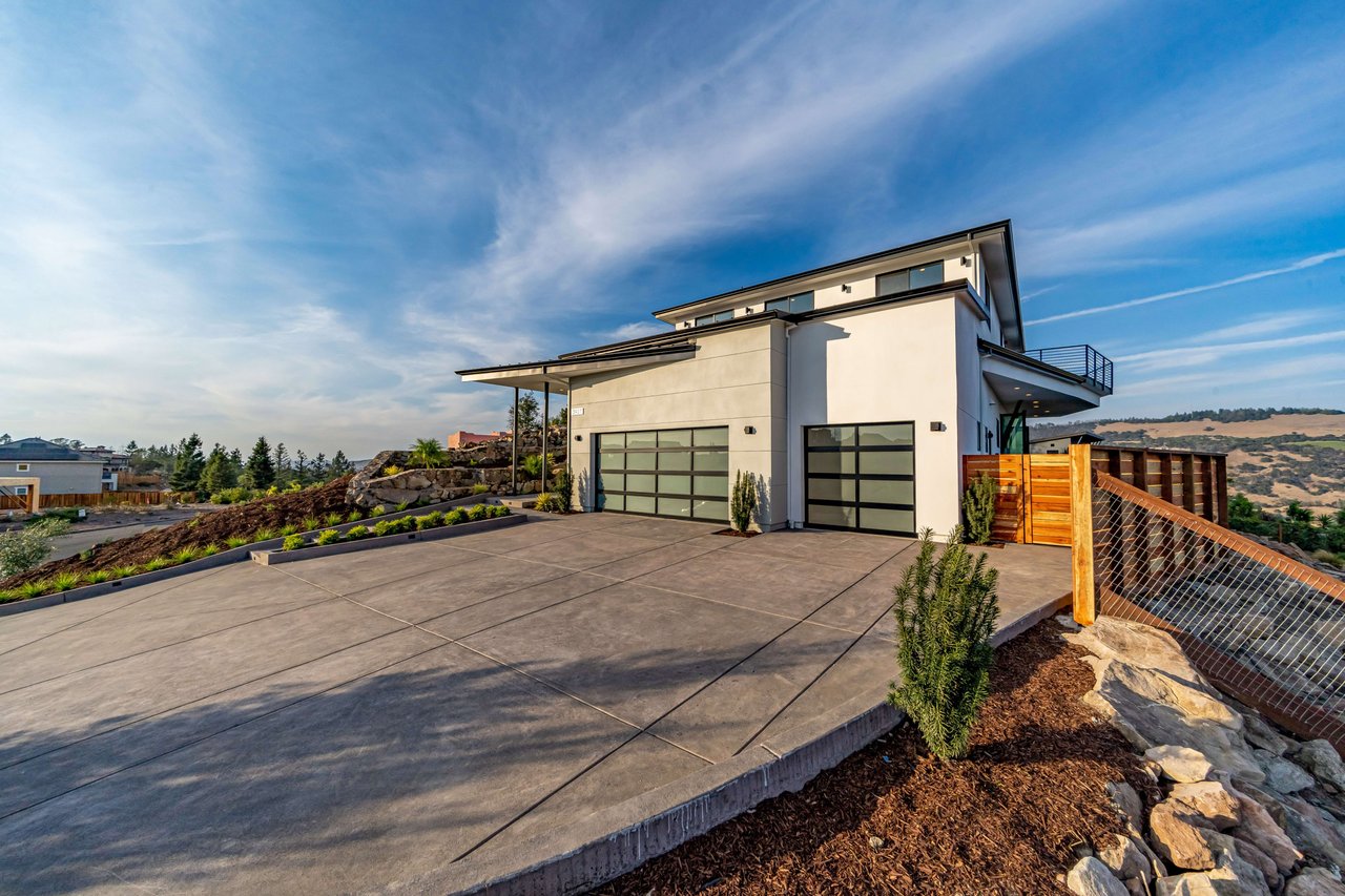 3927 Rincon Ridge Drive
