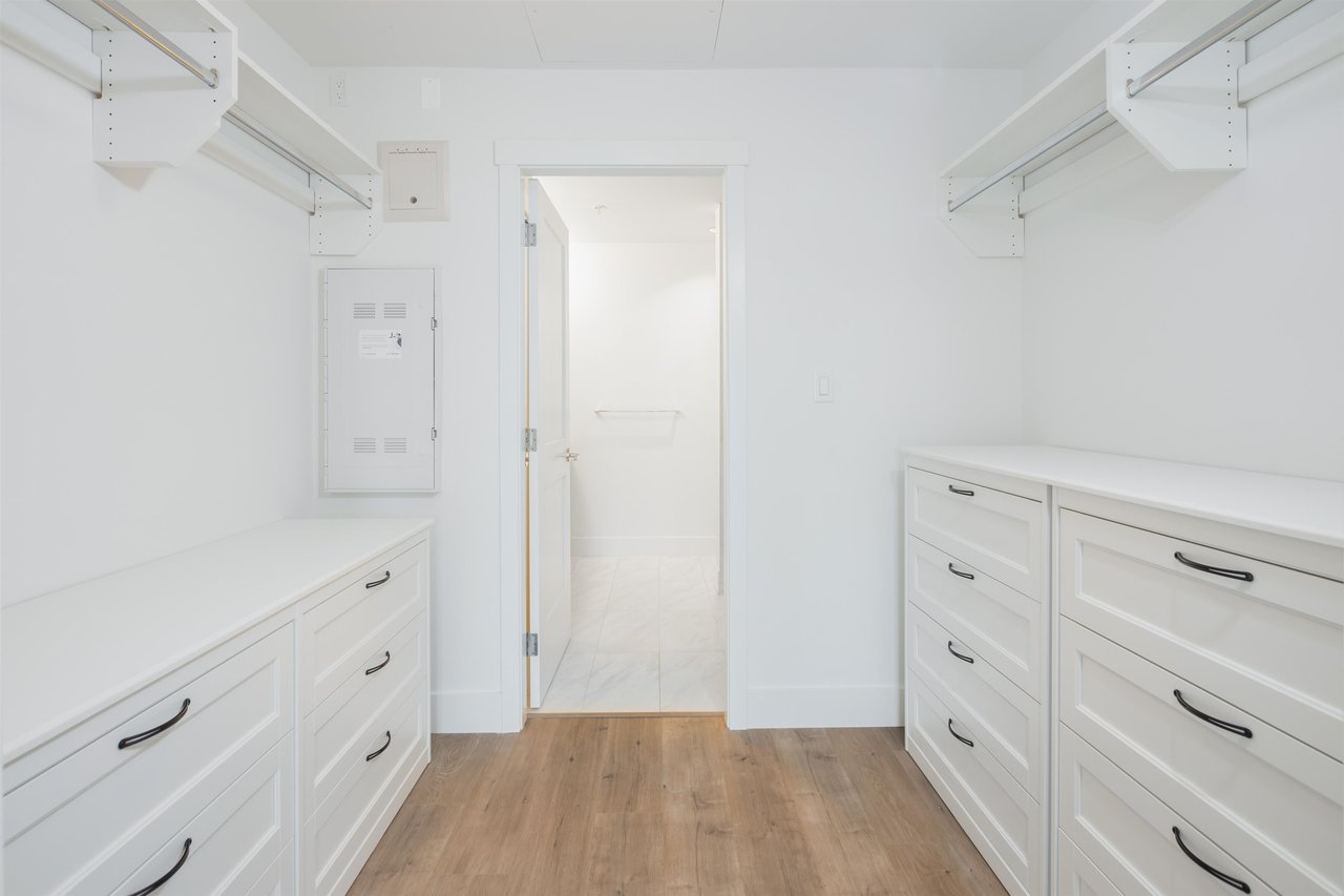 402-4477 Hastings St