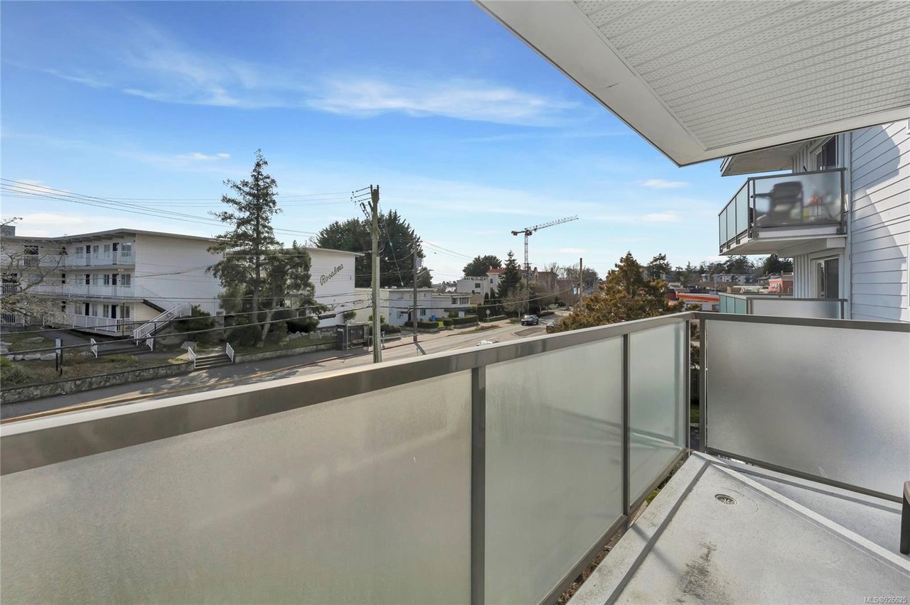 204-848 Esquimalt Rd