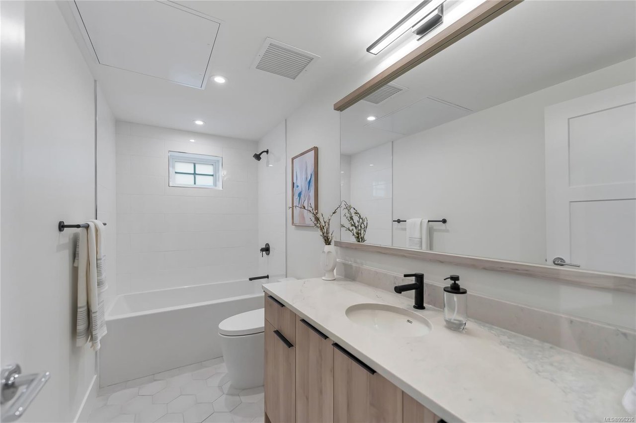 101 C-1224 Richardson St, Victoria