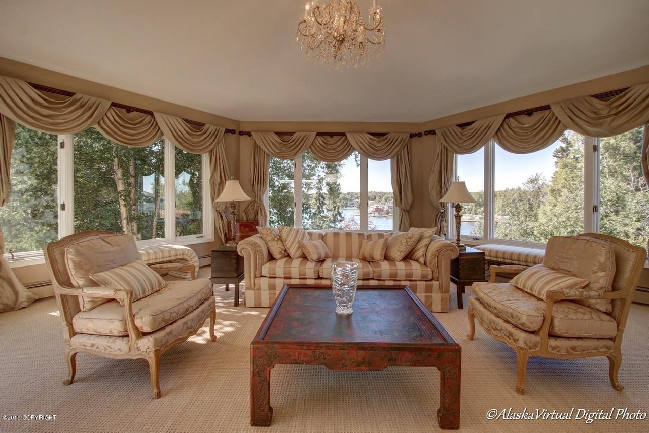 3418 Lakeside Dr