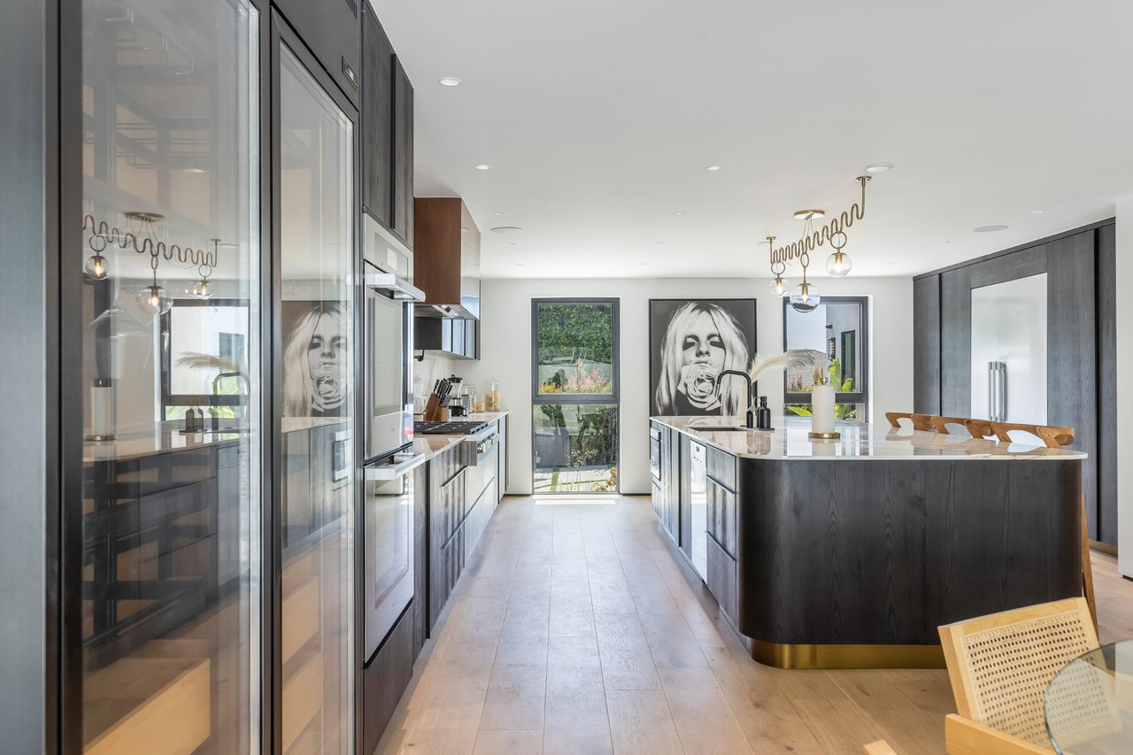 Luxury Gated Villa w/ Pool, Spa & Designer Interiors