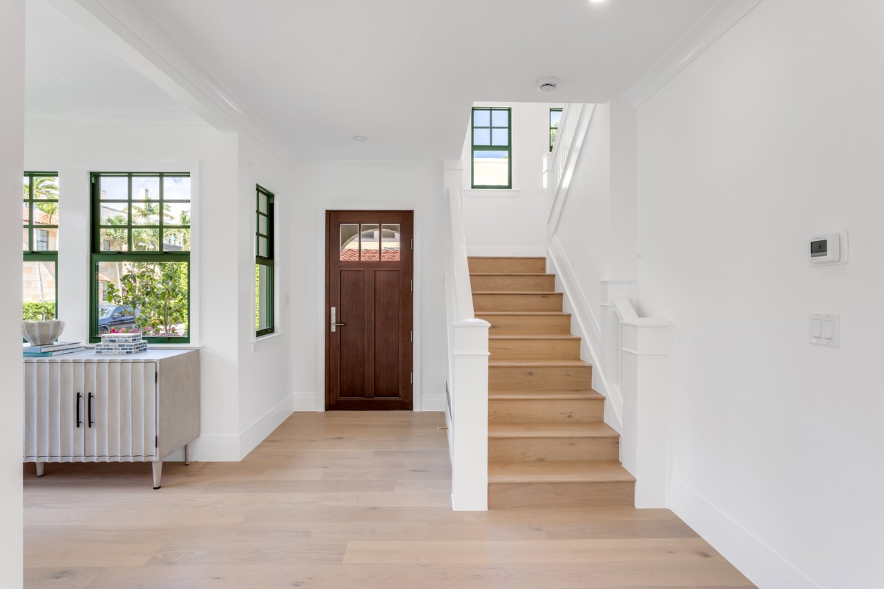 Charming Like New Residence In Town