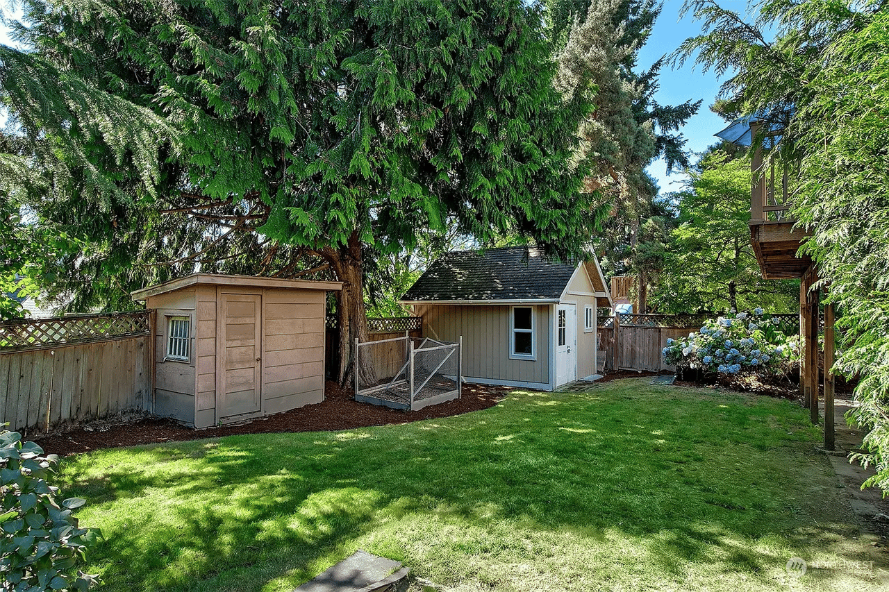 5529 Kenwood Place N