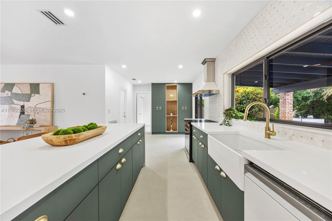 miami-home-sold-kitchen