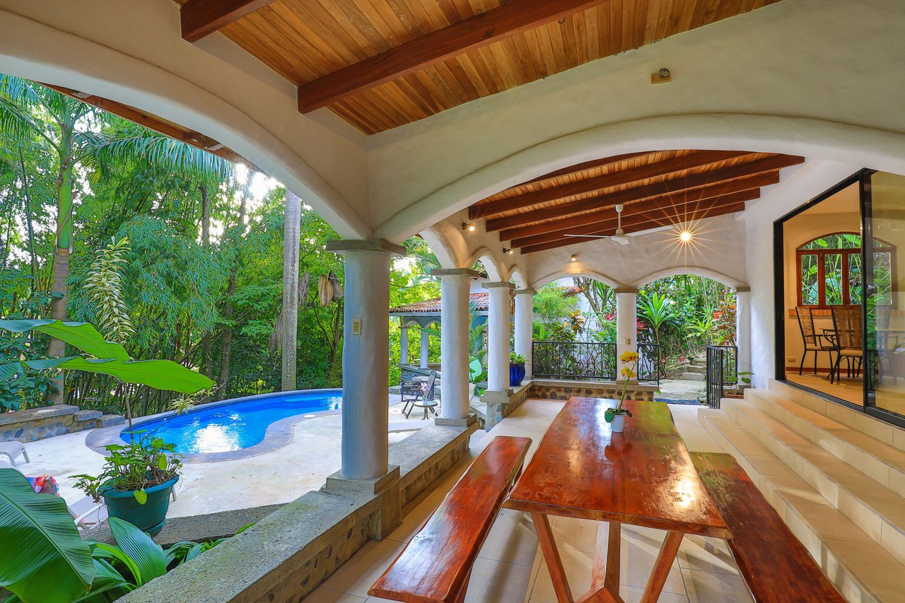 Villa Bailarin, Jungle Elegance