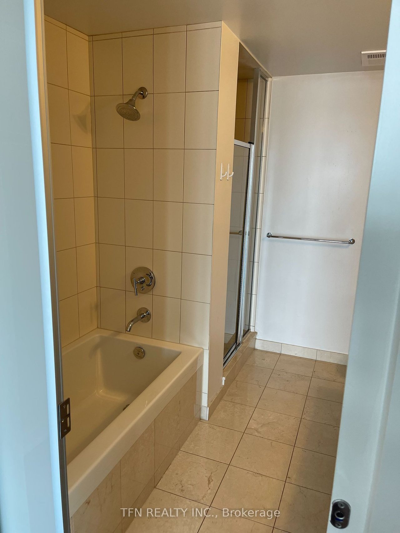 33 Charles St E Unit: 3805