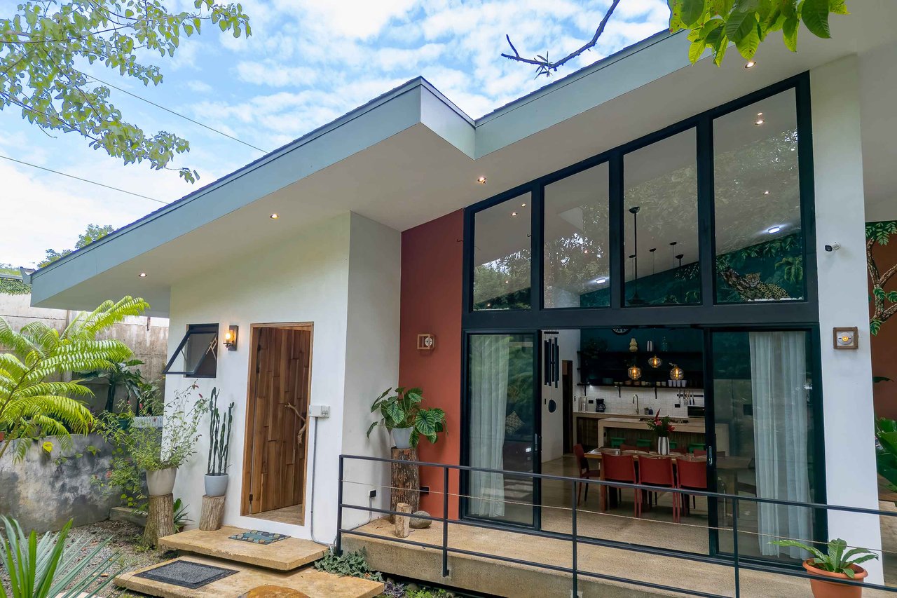 Furnished and Turnkey Home Rainforest Villa with Pool and Creek