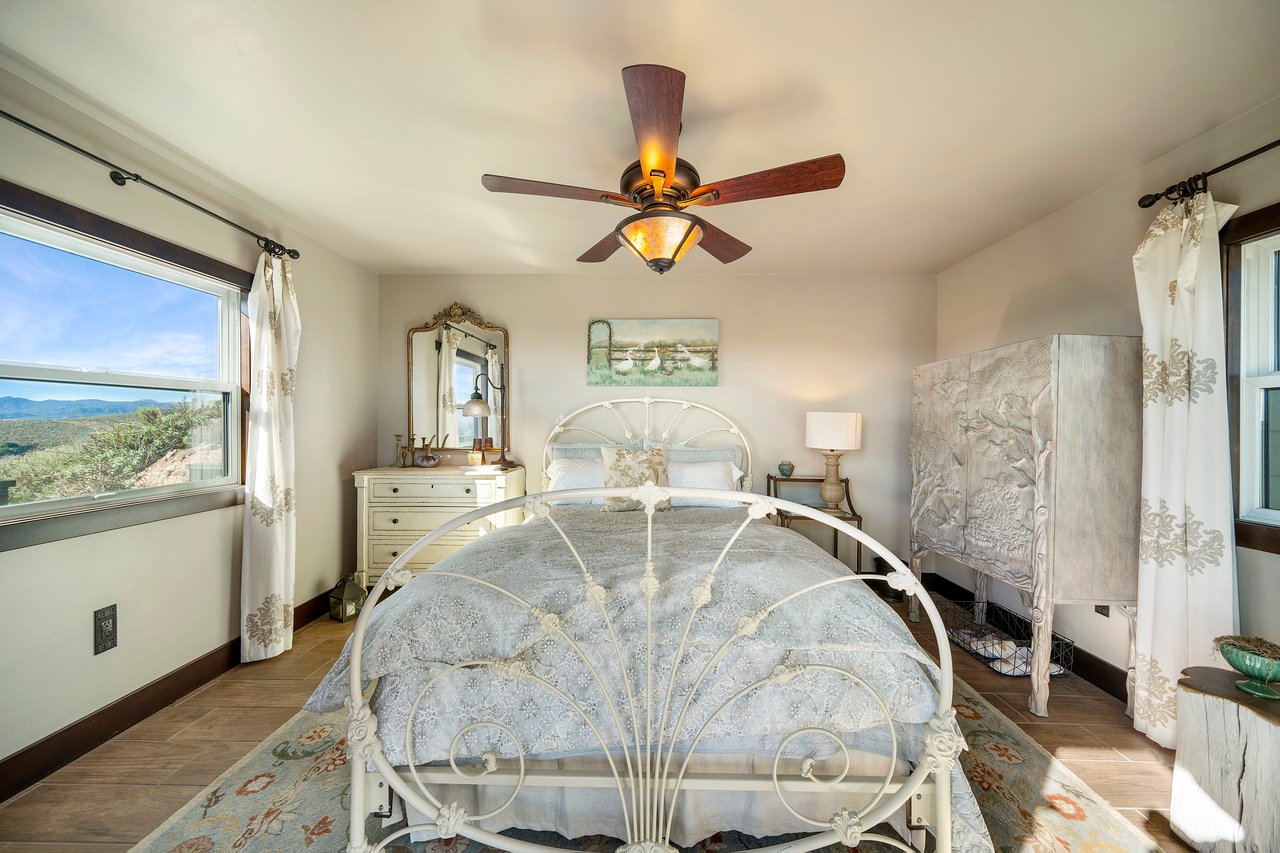 41005 Valle Vista