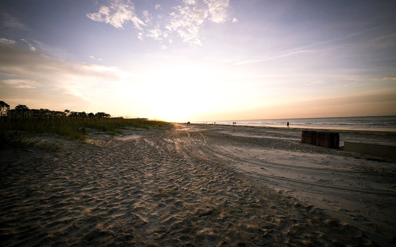 Oceanfront vs. Lagoon-View Properties in Hilton Head Island: A Buyer's Comparison