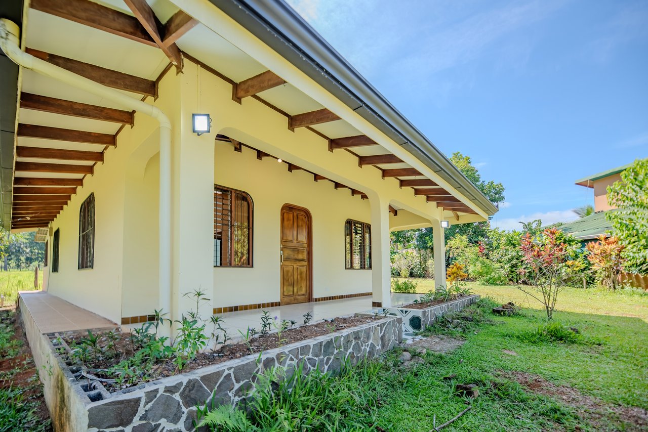 Vista Serena, beautiful House surrounded by nature in Villa Nueva de Quepos