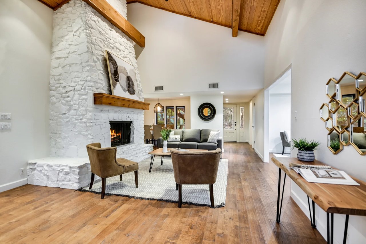 Golf Course Grandeur - 9112 Balcones Club Drive