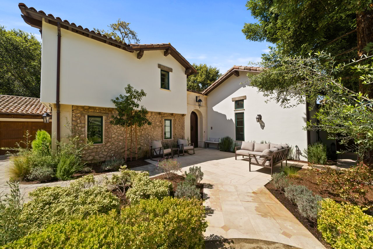 893 Laverne WAY