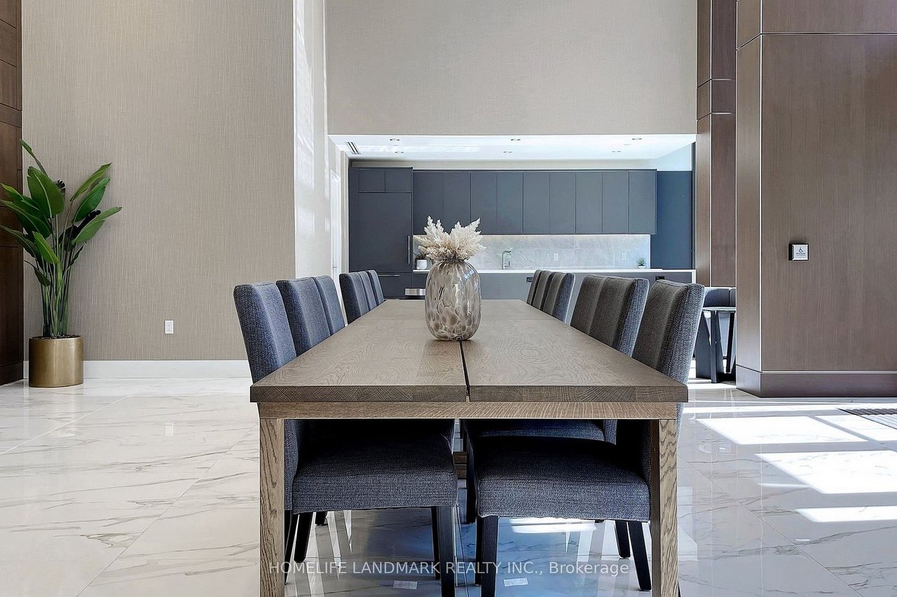 NORTH YORK'S PRESTIGIOUS COMMUNITY PENTHOUSE