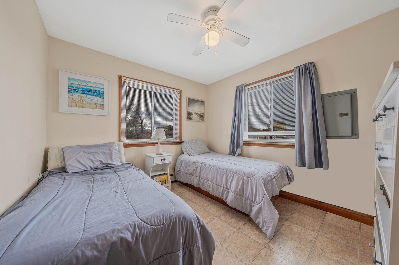 83 E Lighthouse Walk
