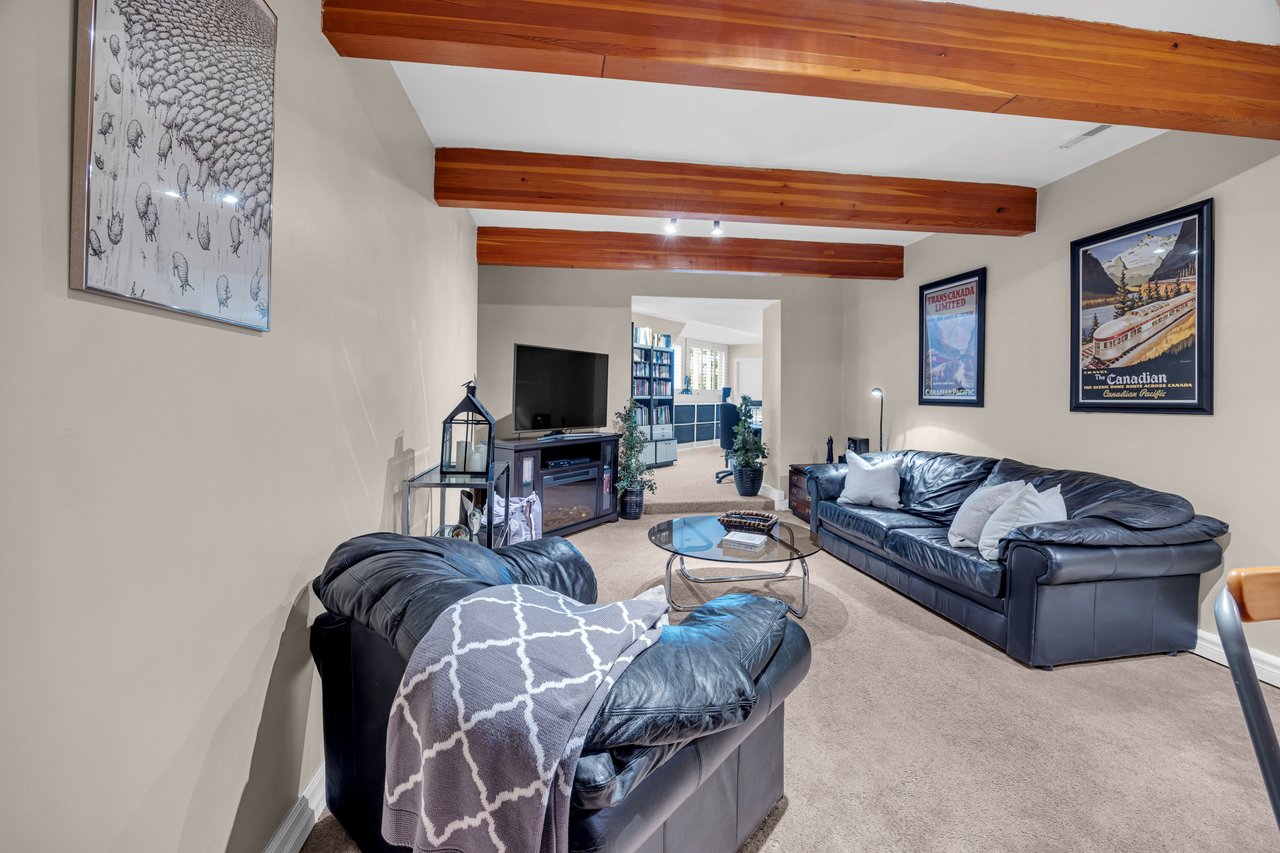 2360 8 Side Road, Burlington