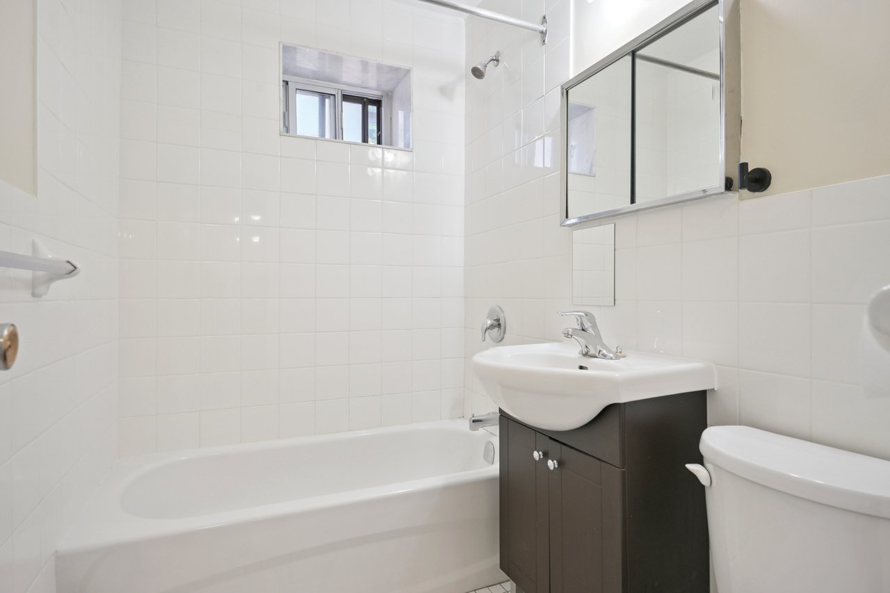 2 Bedroom Main Floor Unit in the Heart of Port Credit