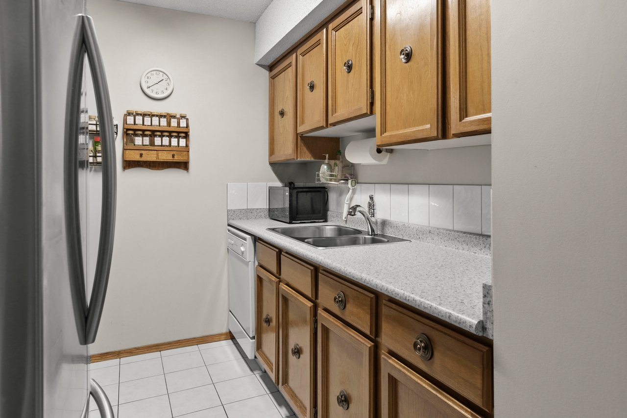 544 Blackthorn Road NE Unit: 1404