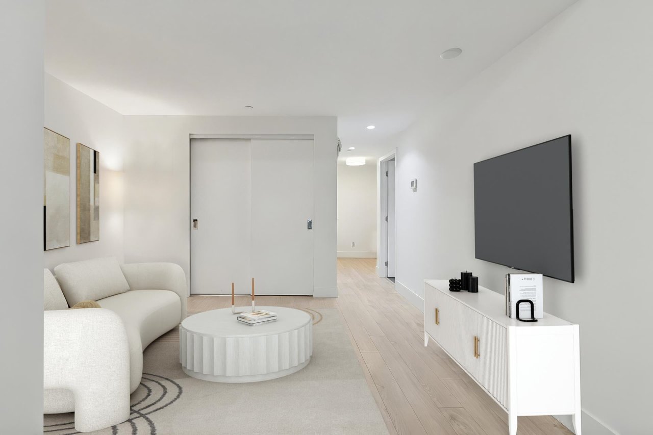 707-680 Seylynn Crescent